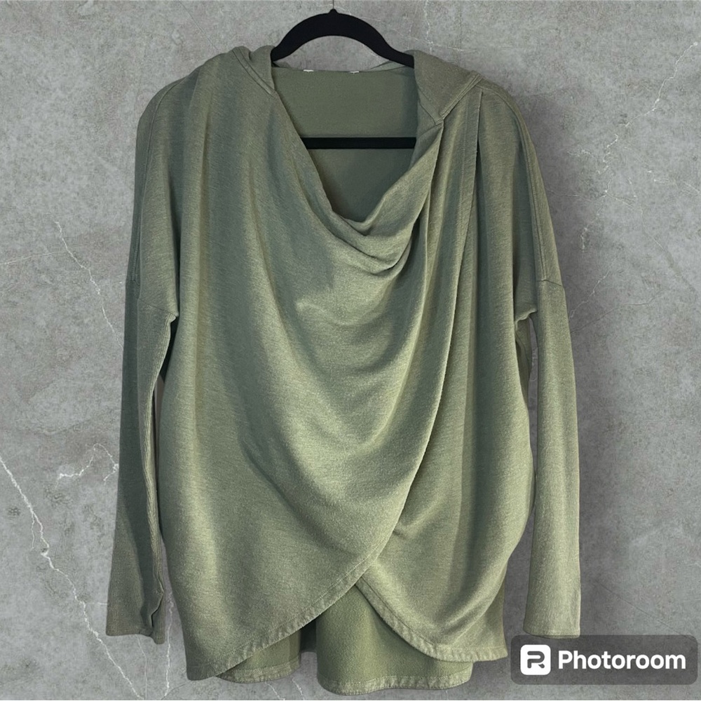 Itm 0055 Women’s sweater size LG